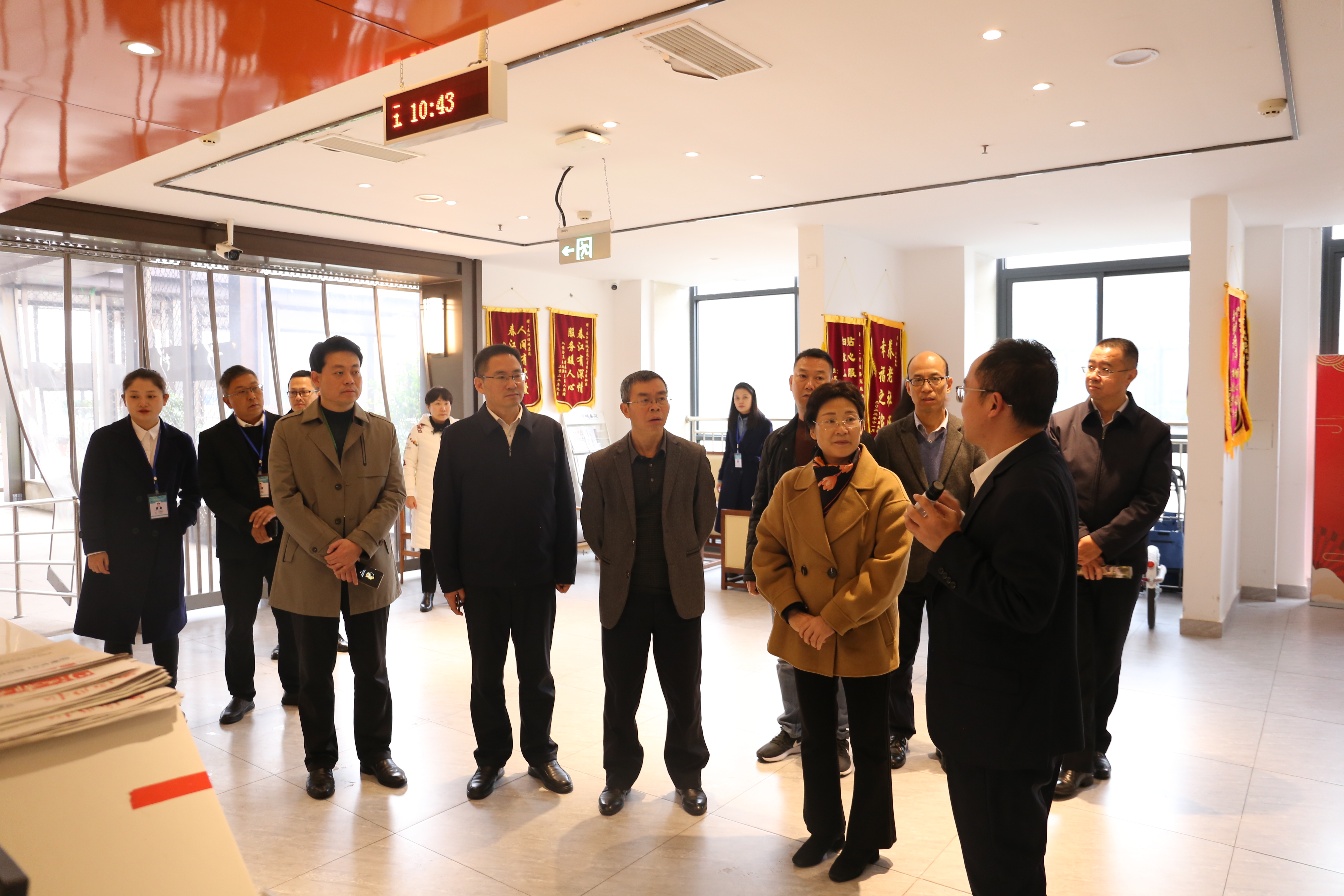 省政協(xié)醫(yī)衛(wèi)委專職副主任冉衛(wèi)文調研西南醫(yī)投集團春江酒城嘉苑